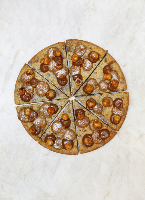 Hazelnut Cookie-Pizza